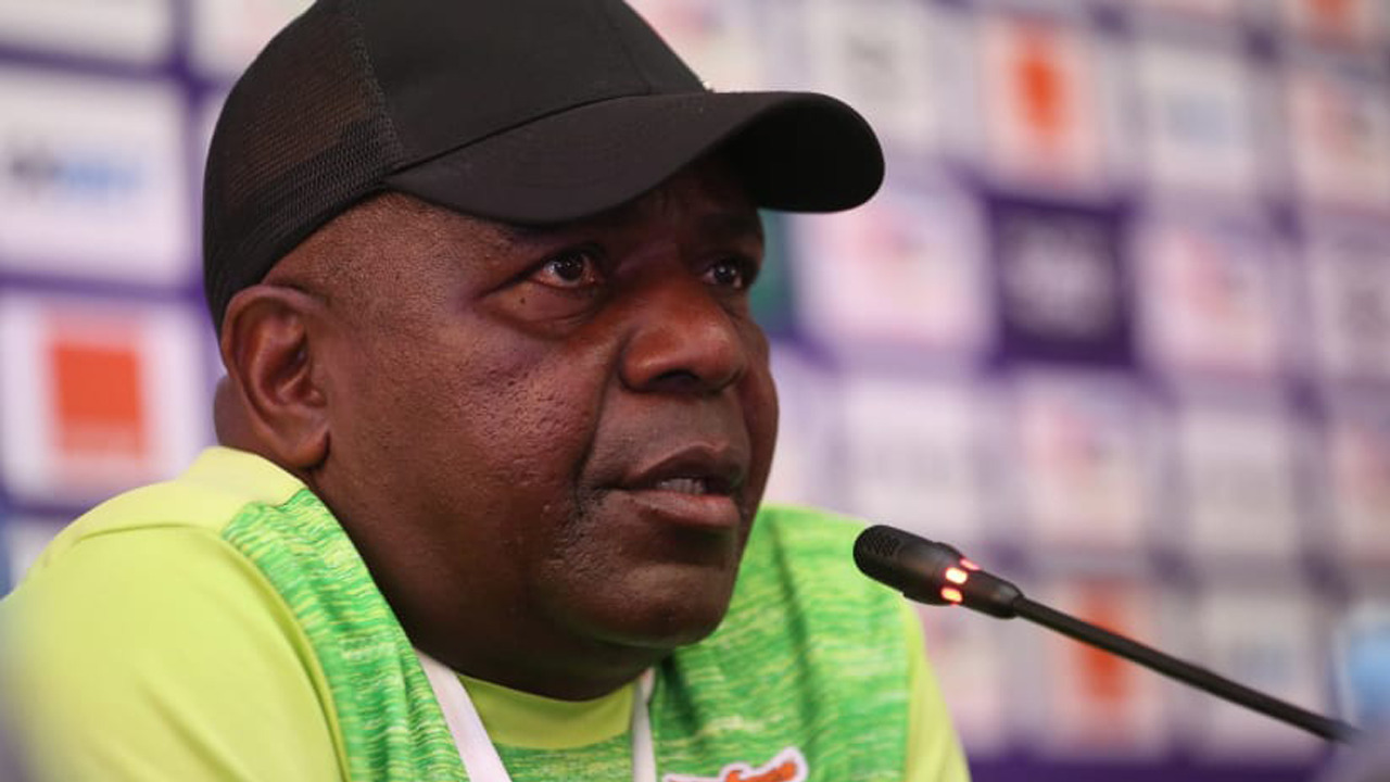 DT de Zambia se encuentra dirigiendo en el Mundial Femenil pese a acusaciones de abuso sexual de sus jugadoras