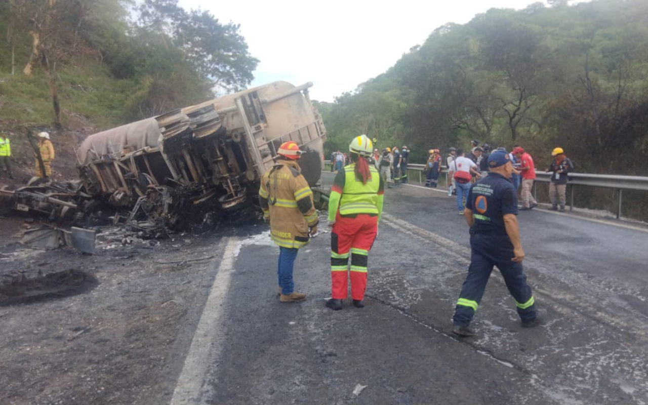 Accidente en la carretera Chilpancingo-Iguala: volcadura deja al menos 8 muertos