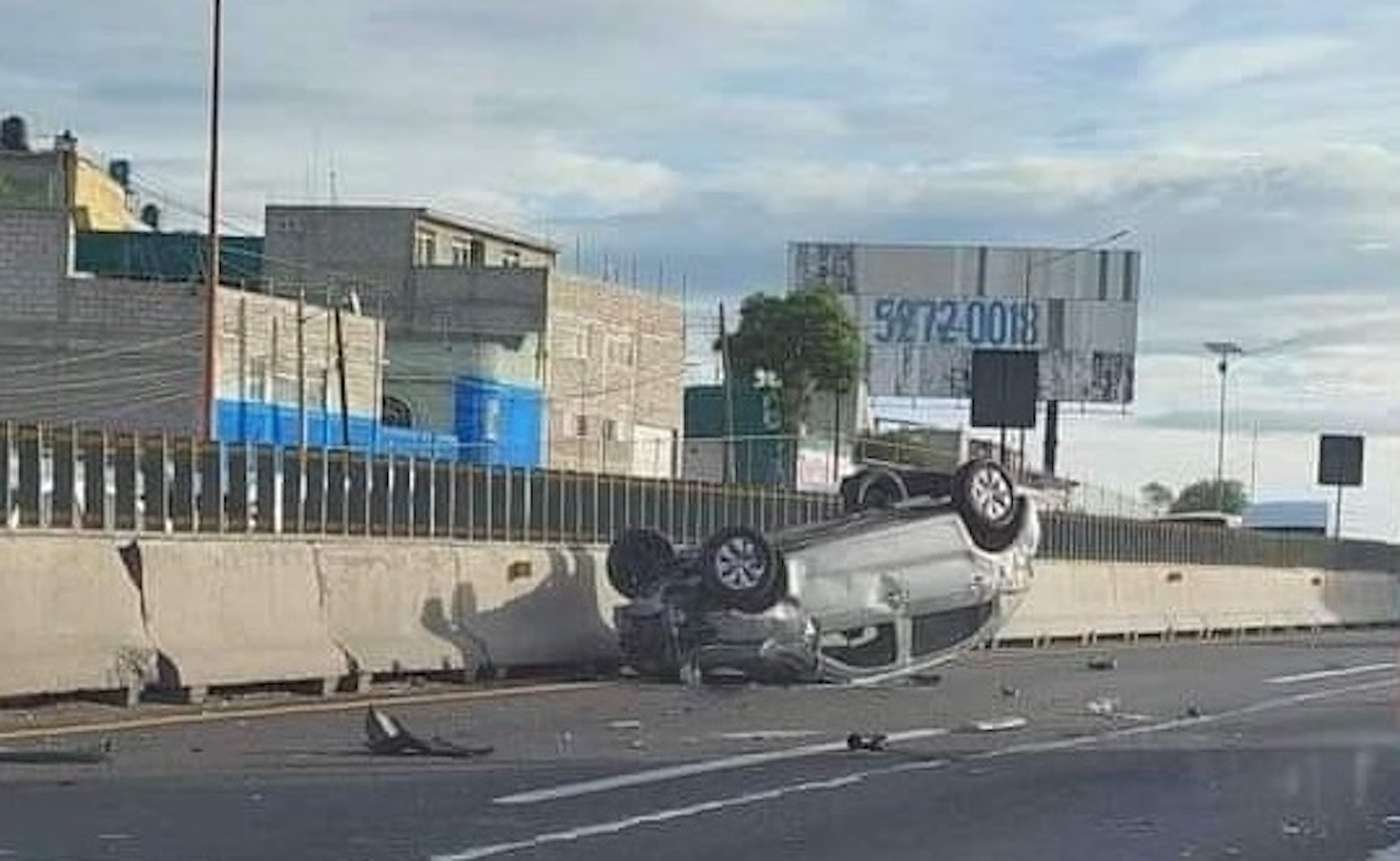 Accidente en la México-Pachuca: auto vuelca en Ecatepec, Edomex
