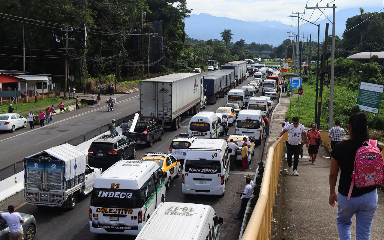 Transportistas de Chiapas cierran carretera con Guatemala para denunciar inseguridad