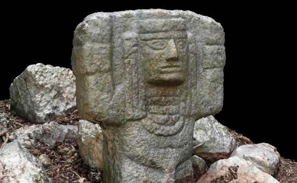 El INAH descubre la escultura de un atlante en el camino a la nueva sección de Chichén Itzá