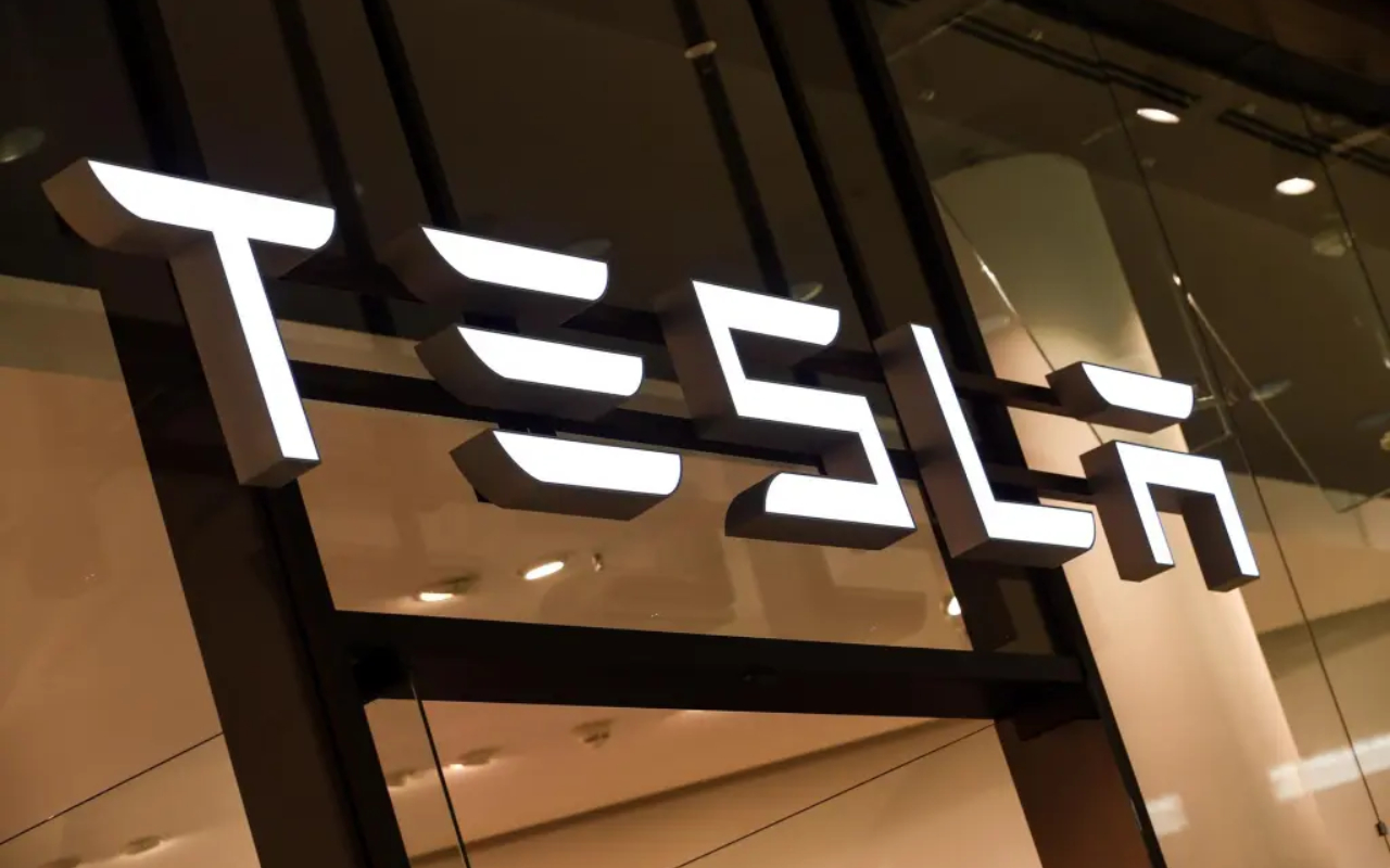 EU investiga a Tesla por presunto modo oculto del sistema de conducción Autopilot