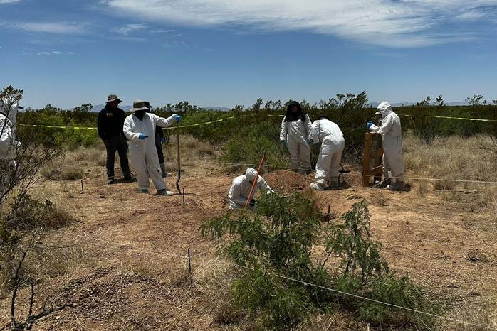 Hallan fosa clandestina en Chihuahua; restos podrían ser de migrantes