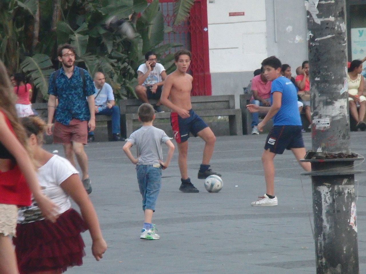 ¿Una cascarita? SCJN prohíbe a municipios de Jalisco multar por futbol callejero