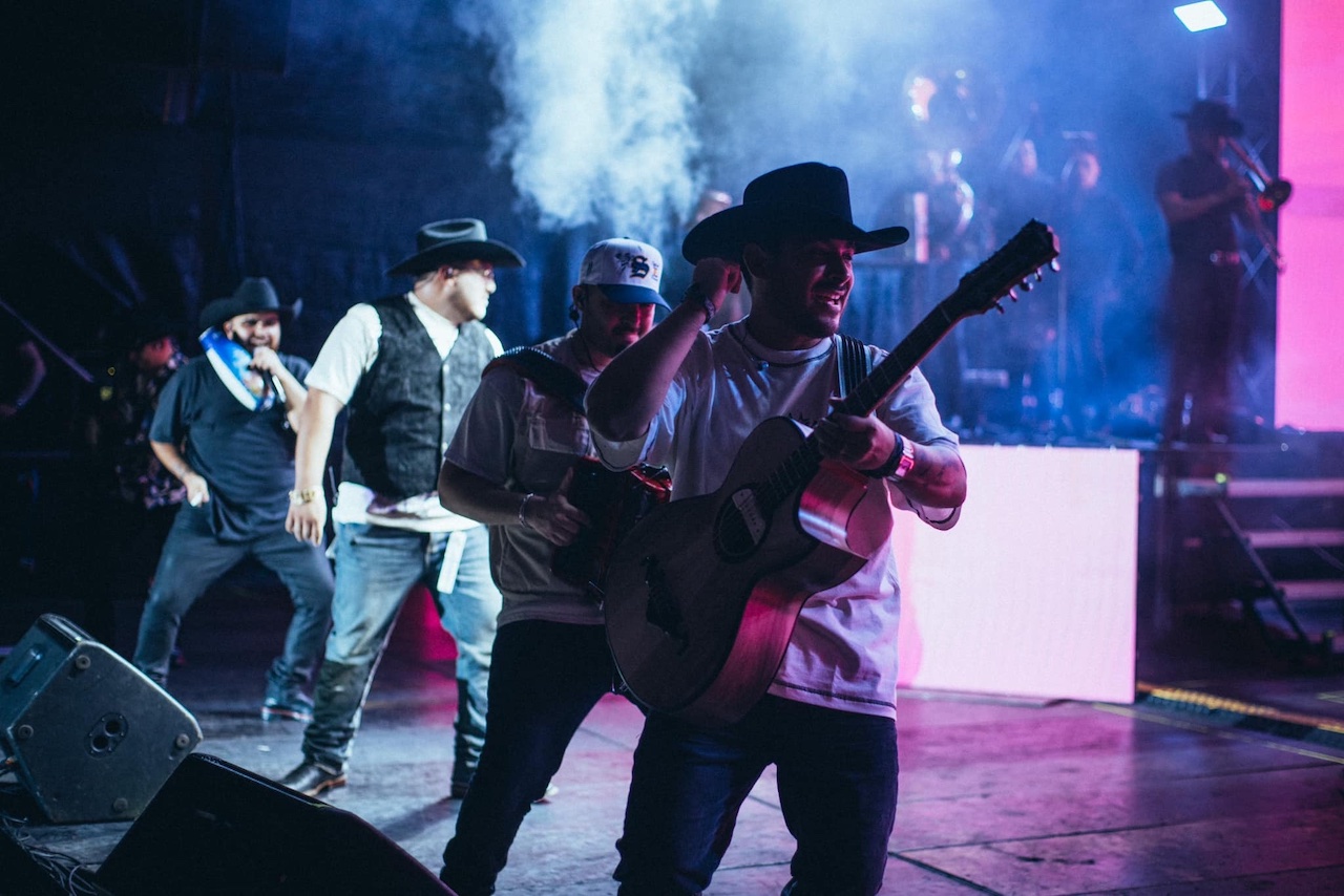 Grupo Frontera dará concierto en el Zócalo por ‘El Grito’, revela AMLO