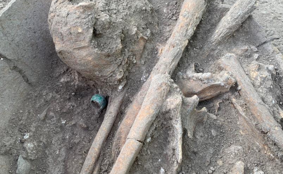 El INAH descubre restos humanos con un anillo de jade en Campeche