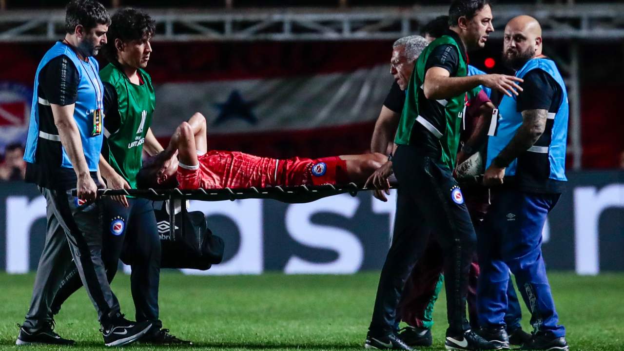 Luciano Sánchez sufre grave lesión que lo dejará fuera por ocho meses