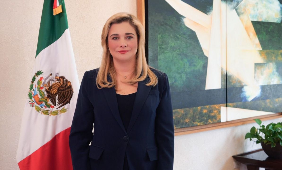 Gobernadora de Chihuahua pide donar libros de texto de años pasados
