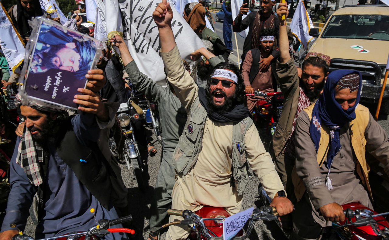Talibanes celebran la ‘conquista de Kabul’ a 2 años de su llegada al poder en Afganistán
