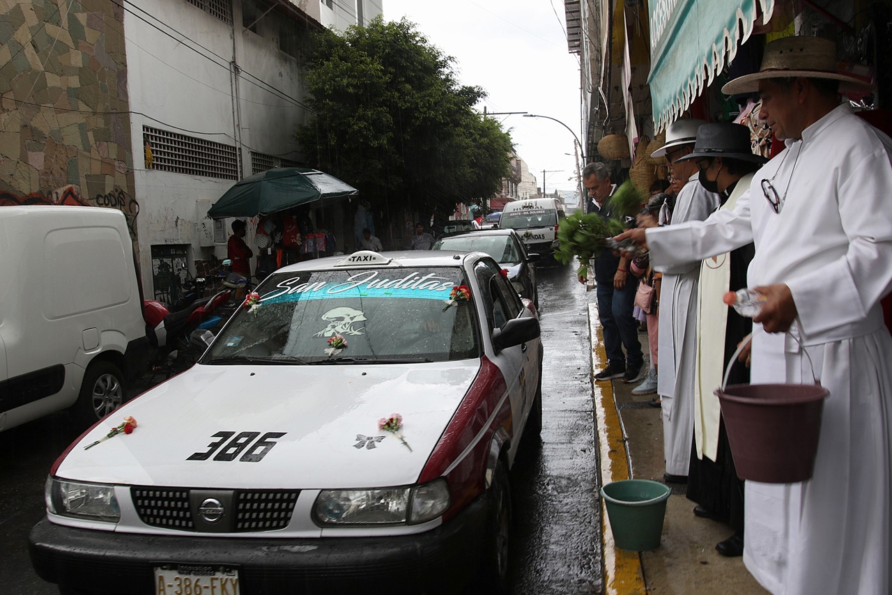 Transportistas de Guerrero bendicen sus unidades ante ola de violencia