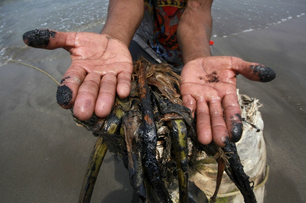 Pescar entre el petróleo: derrames de Pemex en el río Pánuco