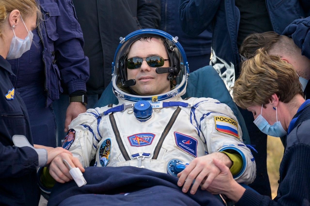 El astronauta Frank Rubio regresa a la tierra y rompe récord tras pasar 371 días en el espacio