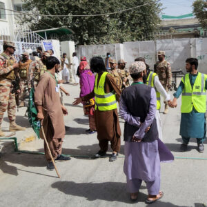 Al menos 50 muertos deja un atentado en una mezquita de Pakistán