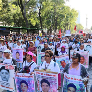 ¡Nos faltan 43!: familias de los normalistas de Ayotzinapa exigen justicia