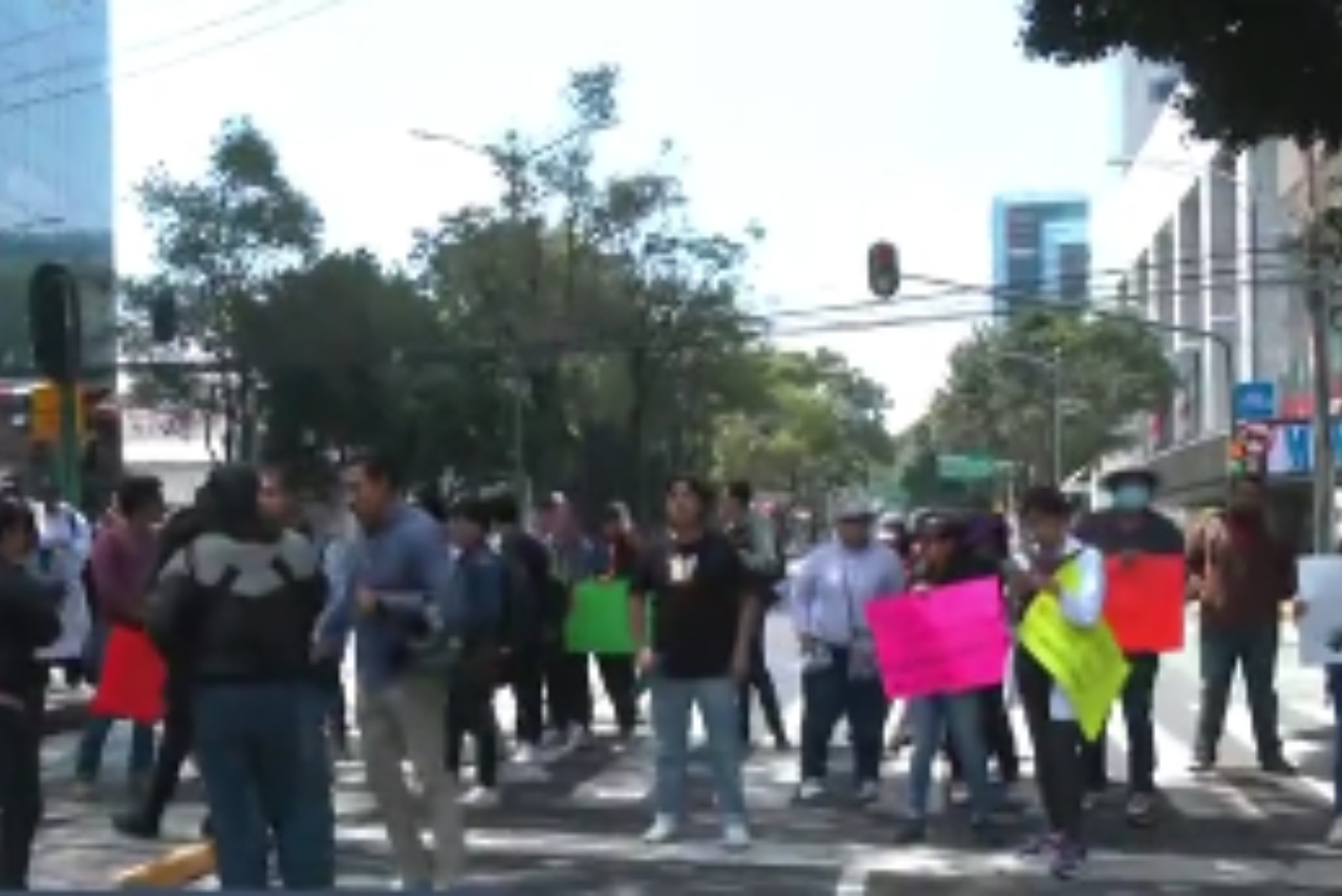 Estudiantes protestan en CDMX contra reducción de posgrados con becas del Conahcyt