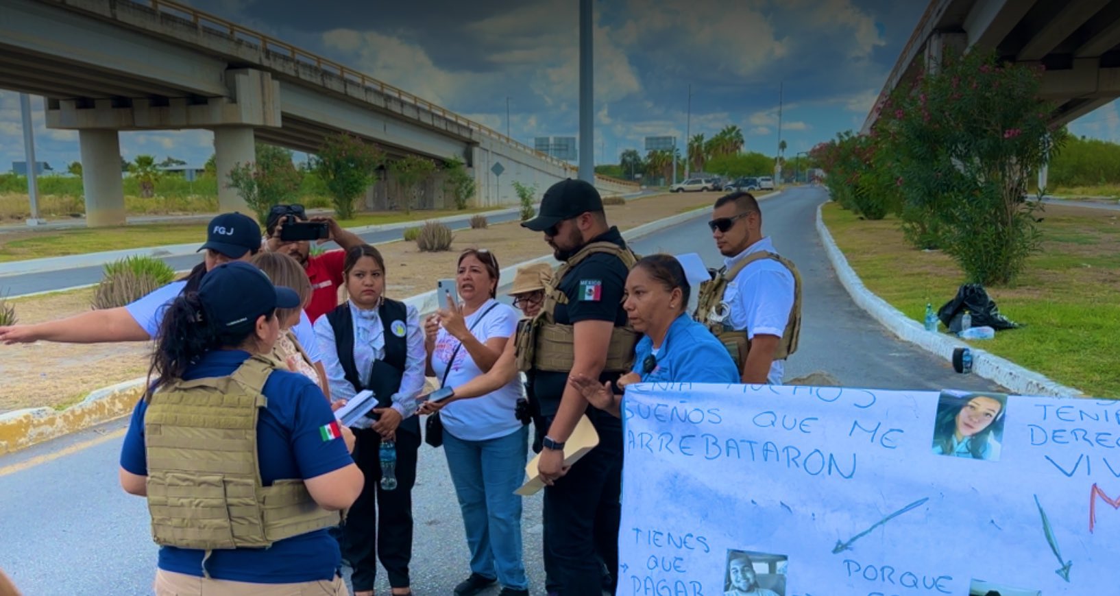 Familiares exigen justicia por asesinato de Leslie Alejandra; bloquean puente en Tamaulipas