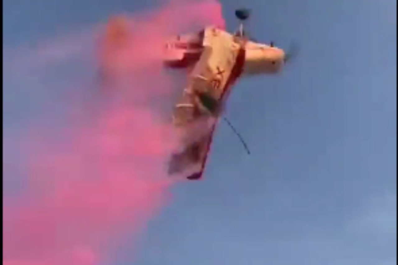 Desplome de avioneta es captado en video durante revelación de sexo en Navolato
