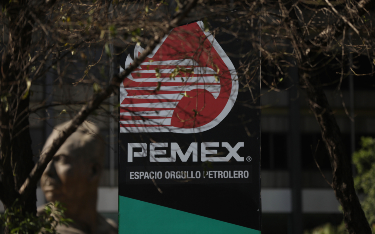 Fitch dice que apoyo del gobierno a Pemex es insuficiente ante deuda de 81,500 mdd