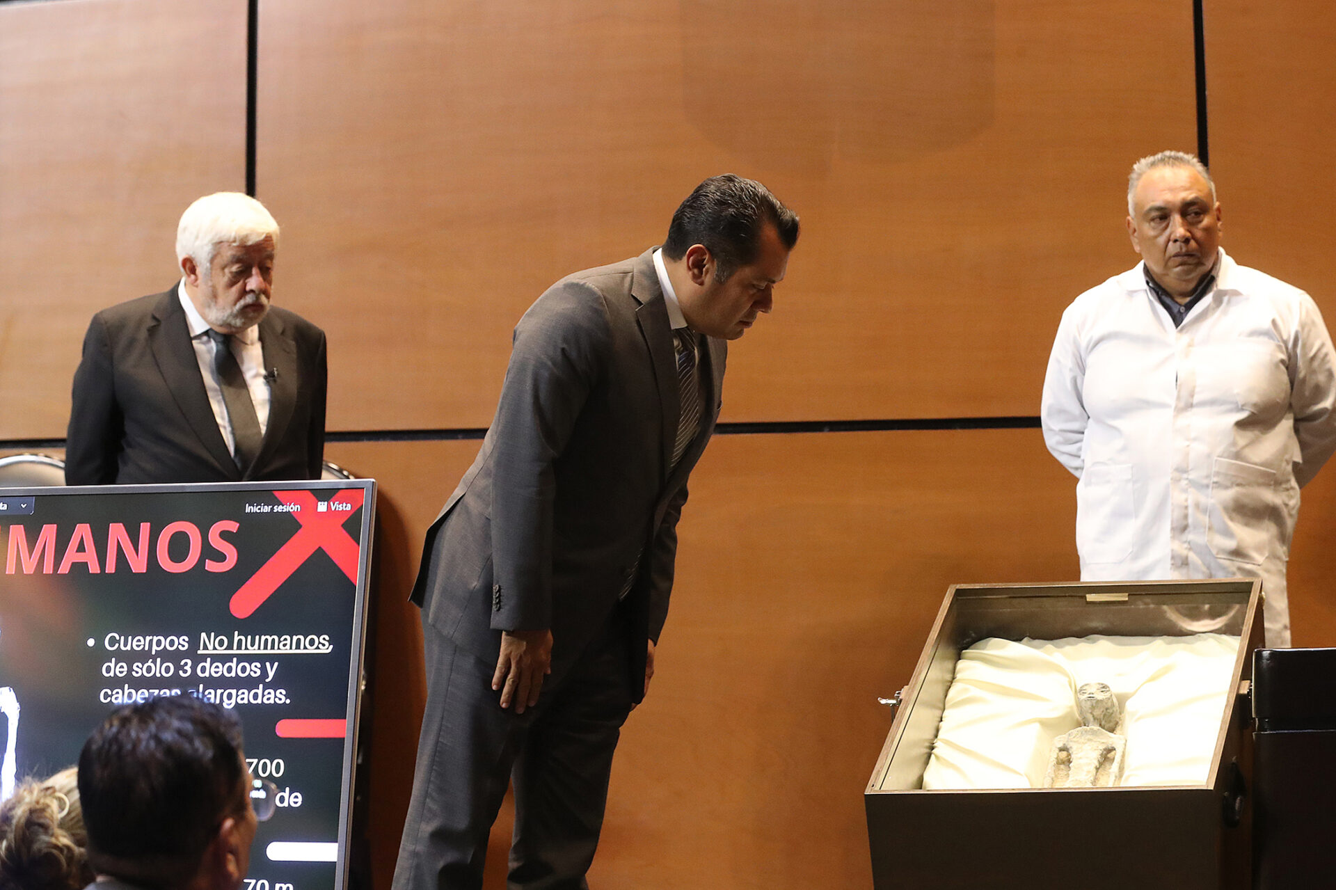 Perú presenta denuncia por restos óseos exhibidos por Maussan como extraterrestres