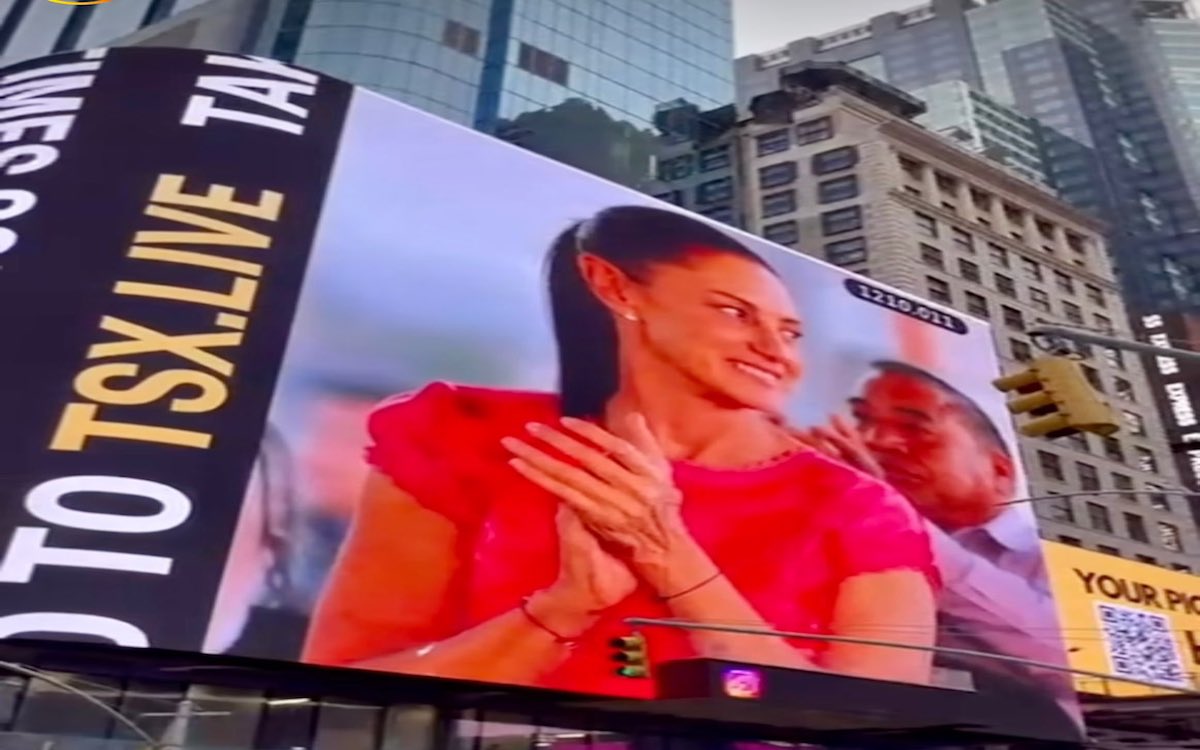 PAN denuncia a Sheinbaum por aparecer en pantallas de Times Square; ya se sabe quién pagó