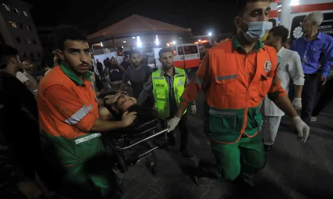 Escapamos del peligro, pero encontramos muerte: desesperación en hospitales de Gaza aumenta