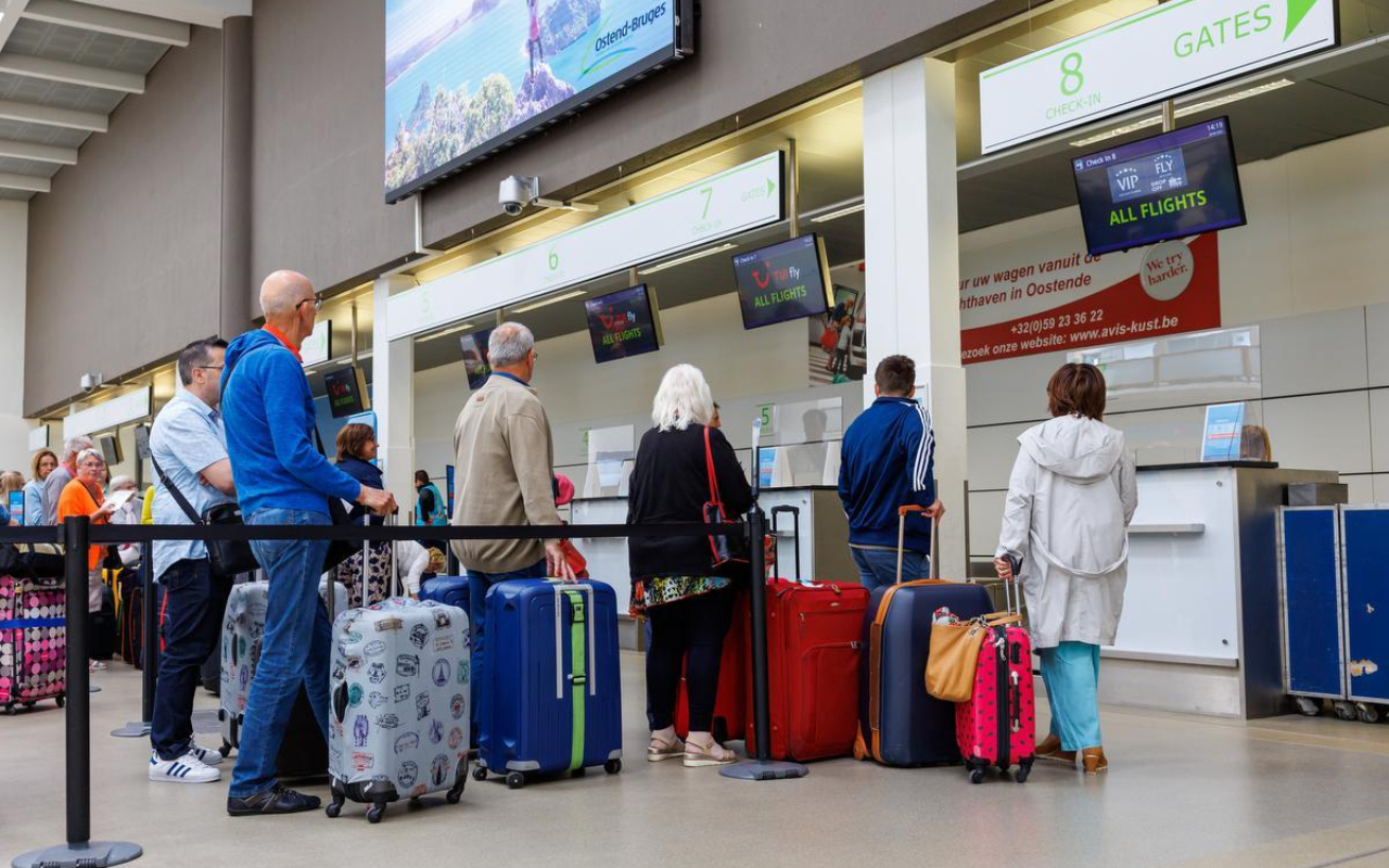 Aeropuertos de Francia y Bélgica son evacuados por amenaza de bomba