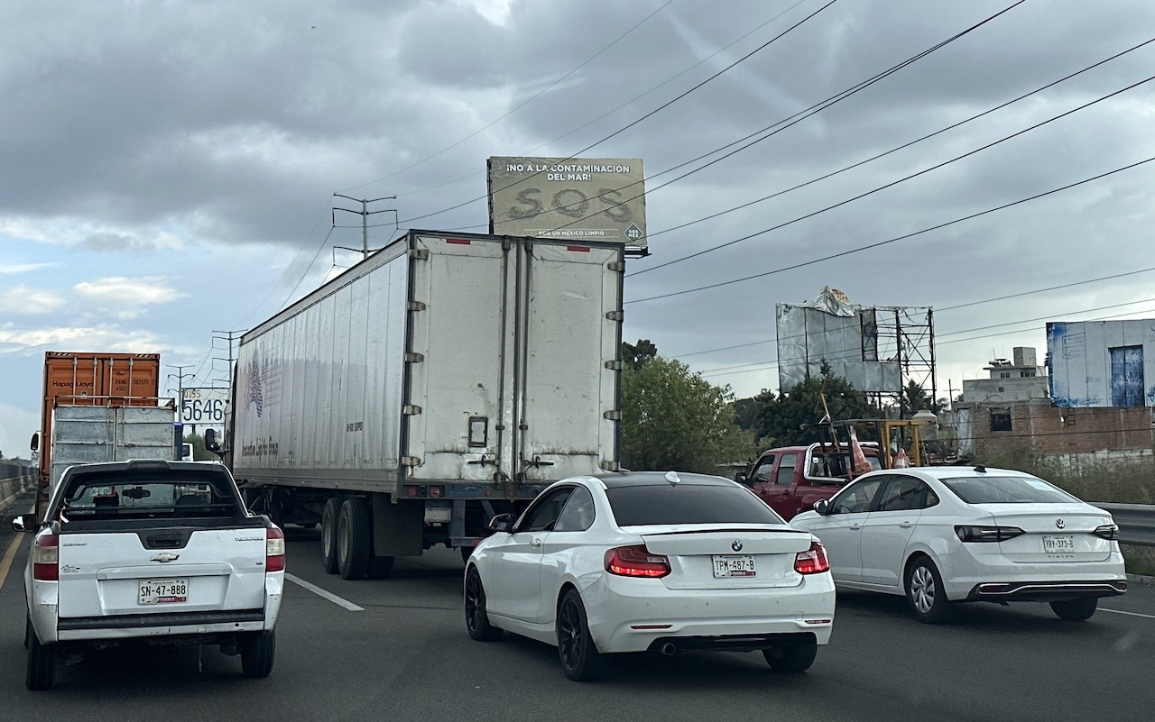 Autopista México-Puebla: no es accidente, obras generan caos 