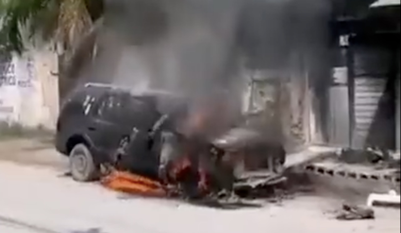 Balacera Alfredo V. Bonfil, Cancún: atacan y queman camioneta