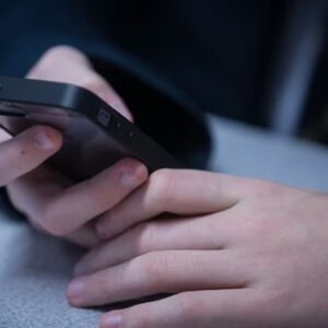 INE acepta uso de celulares el 2 de junio pero pondrá carteles contra compra del voto