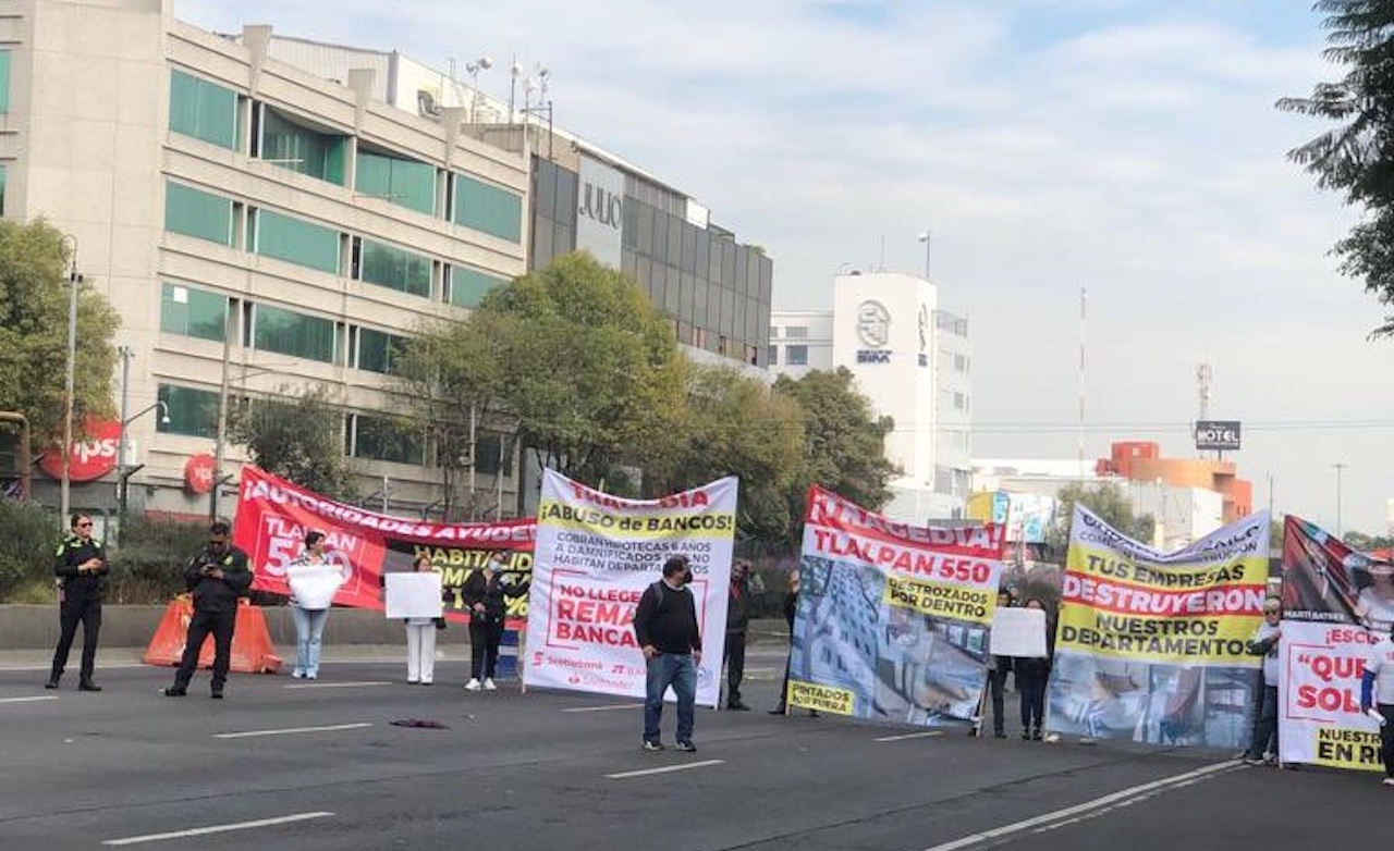 Damnificados del 19S exigen apoyo con bloqueo en la calzada de Tlalpan, CDMX