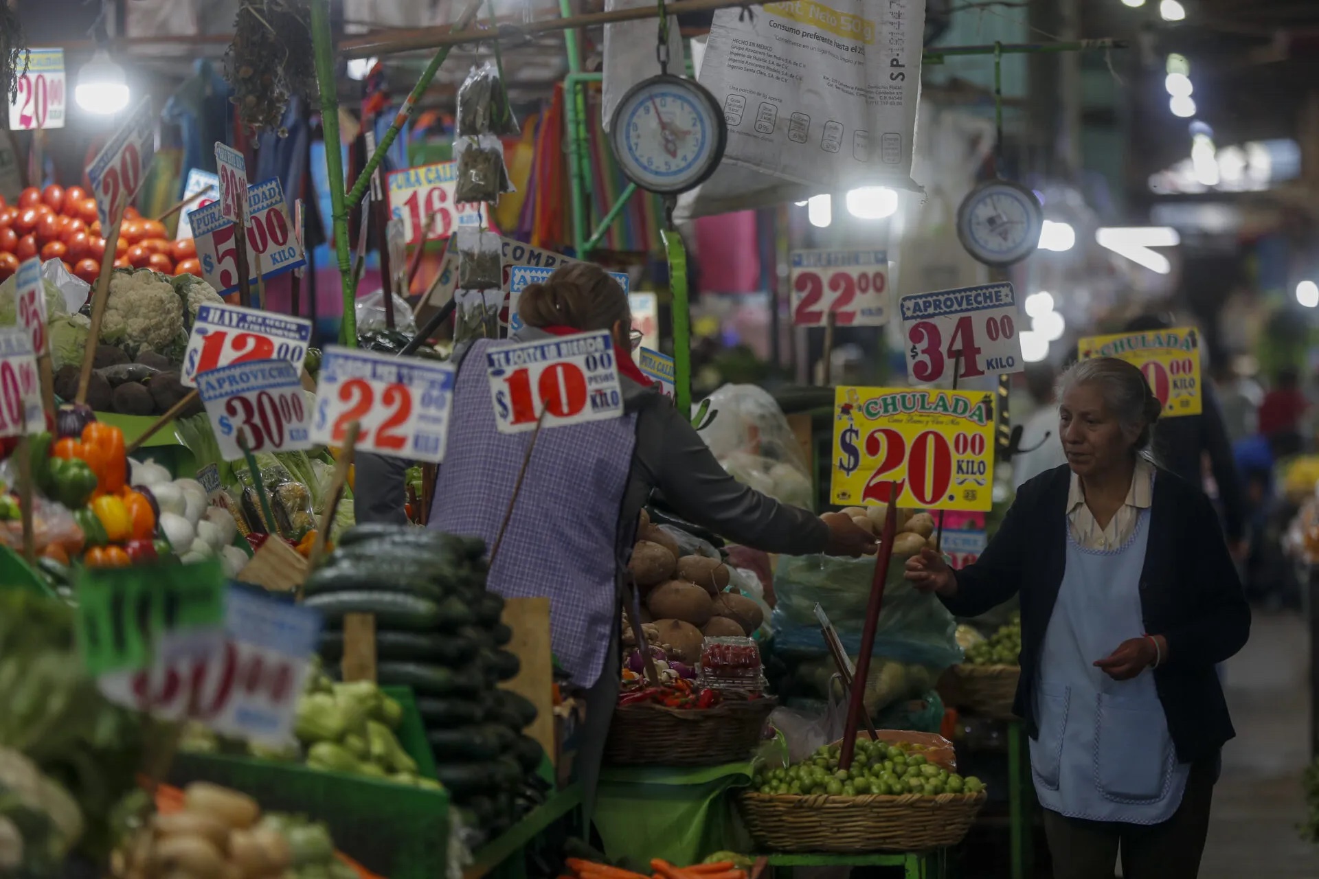 La inflación aumentó al 4.46% en la primera quincena de diciembre, informa el Inegi
