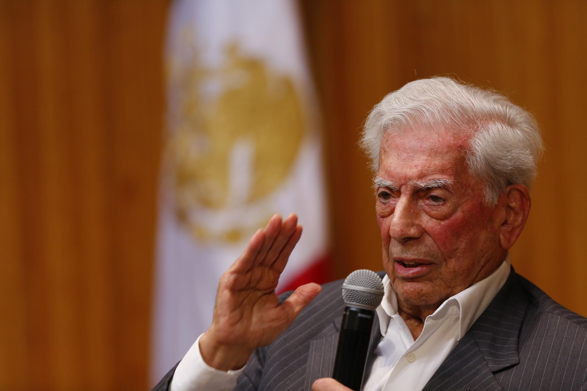 ‘Seguiré escribiendo hasta el último día de mi vida’: Mario Vargas Llosa
