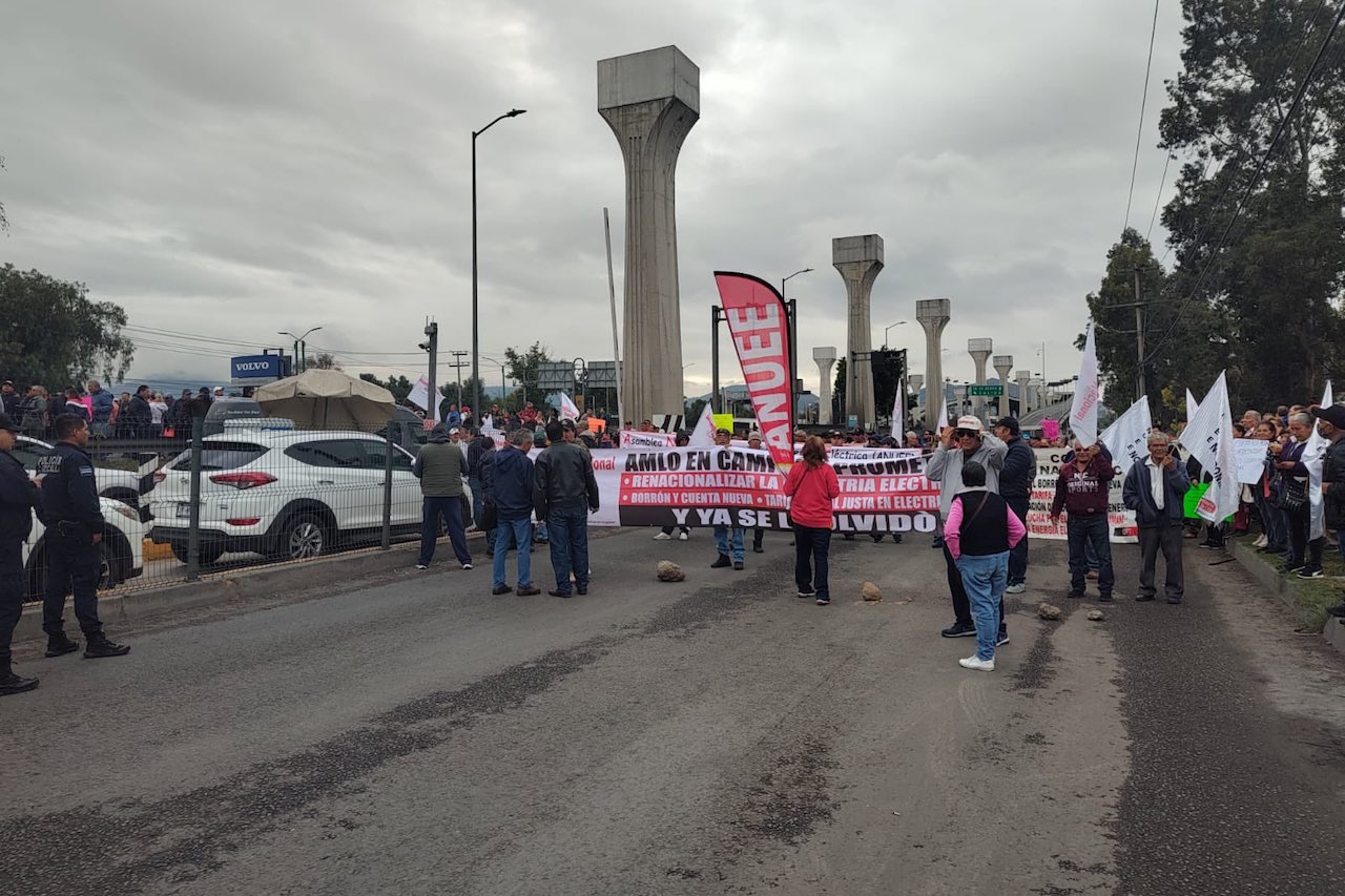 Bloqueo en la México-Querétaro: protestan por cancelación de deudas con CFE
