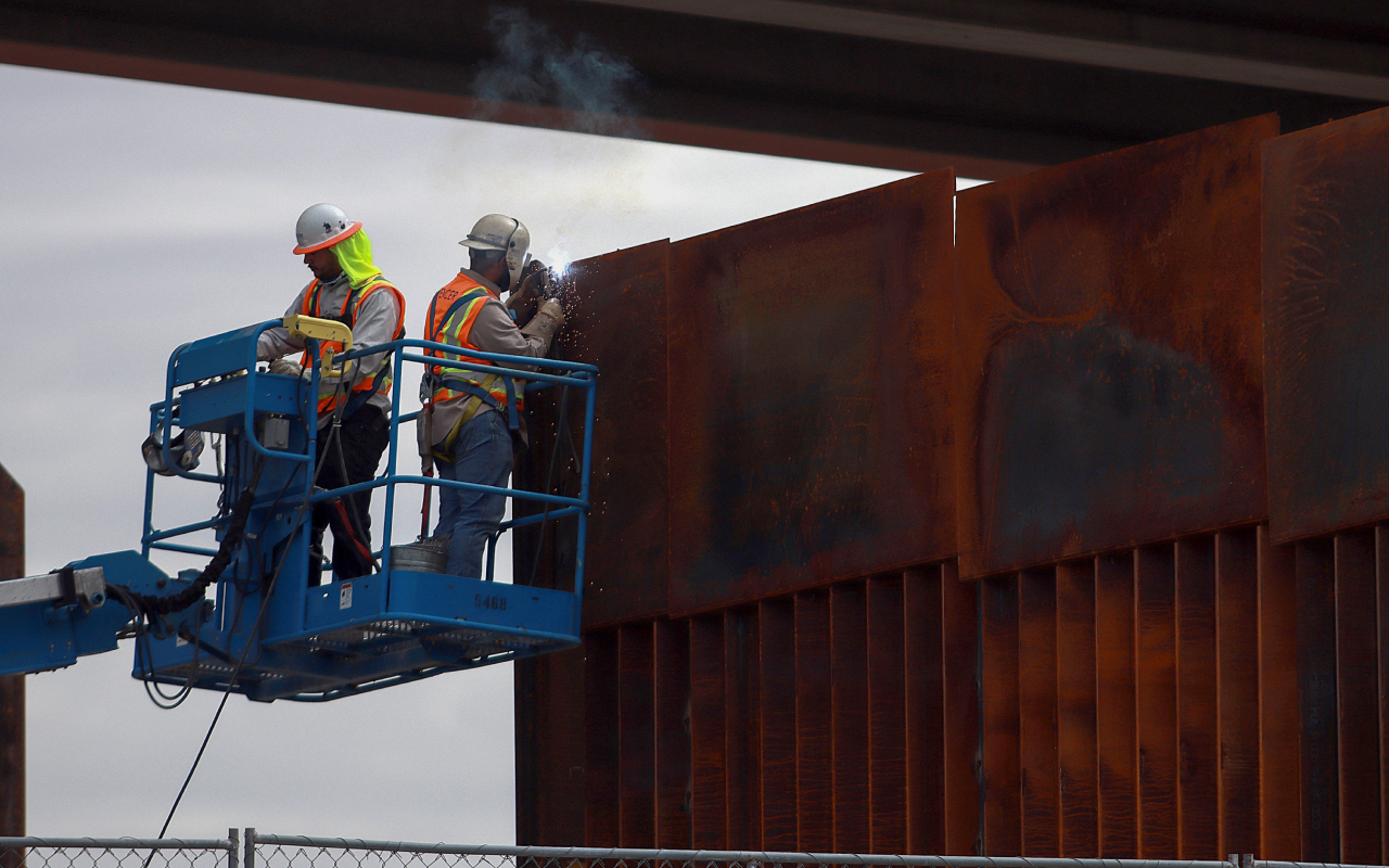 EU comienza labores de reforzamiento en el muro fronterizo con México
