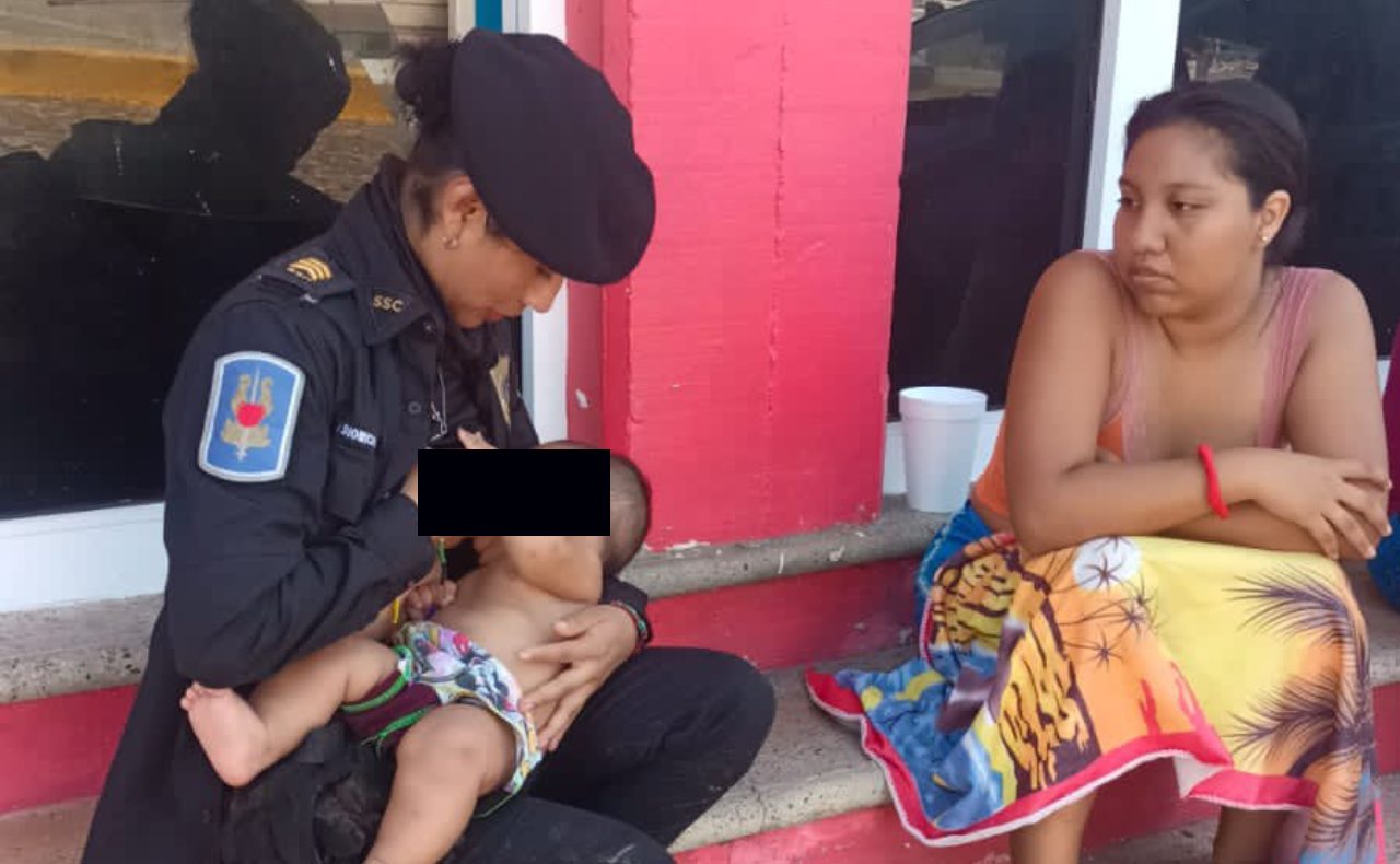 Policía de la CDMX amamanta a un bebé en Acapulco tras el paso del huracán ‘Otis’