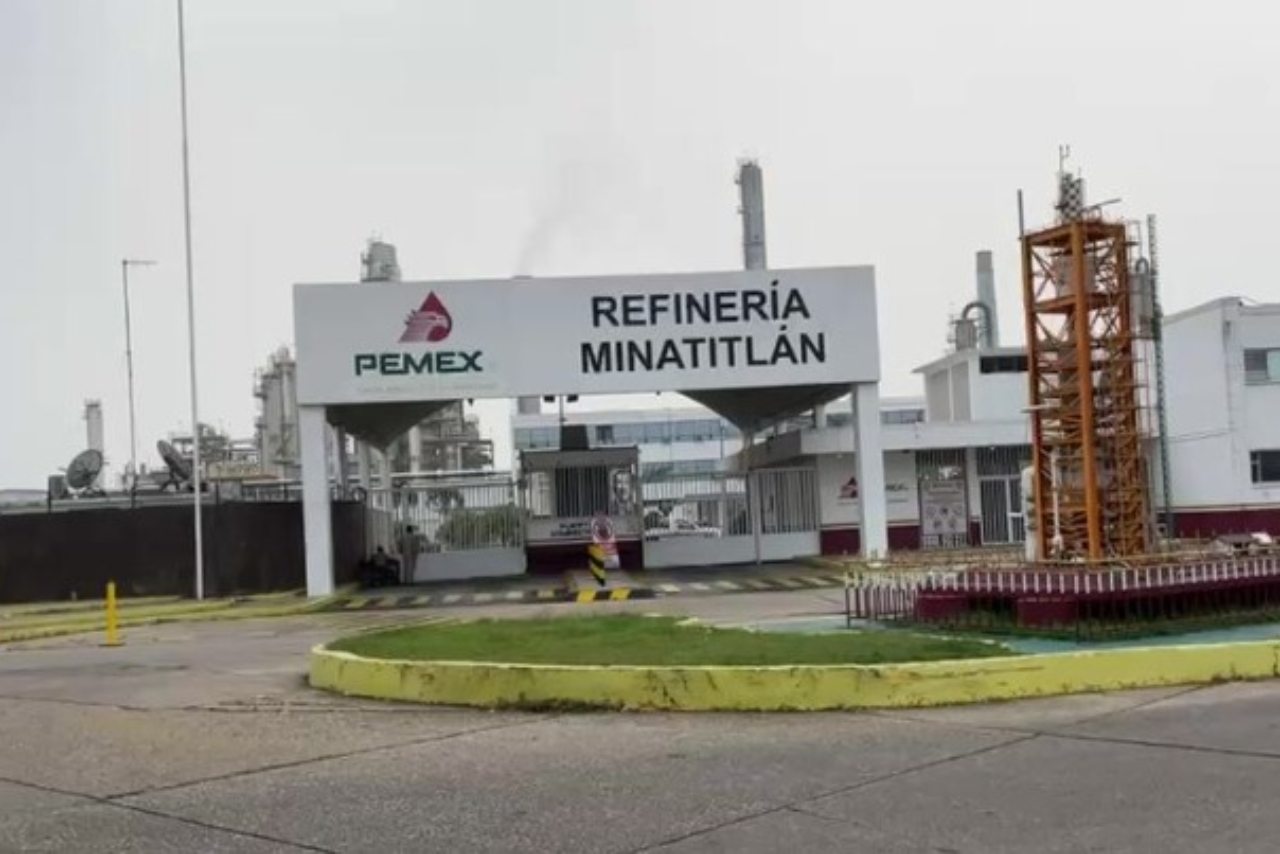 Reportan fuga de sustancias peligrosas en la refinería Lázaro Cárdenas en Minatitlán
