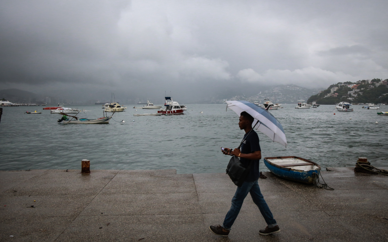 ‘Norma’ se intensifica a huracán categoría 1; provocará lluvias intensas en 4 estados