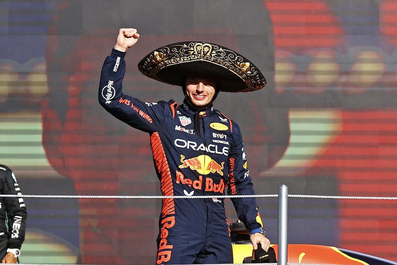 El GP de México se reconcilia con Verstappen mientras sufre el accidente de ‘Checo’ Pérez
