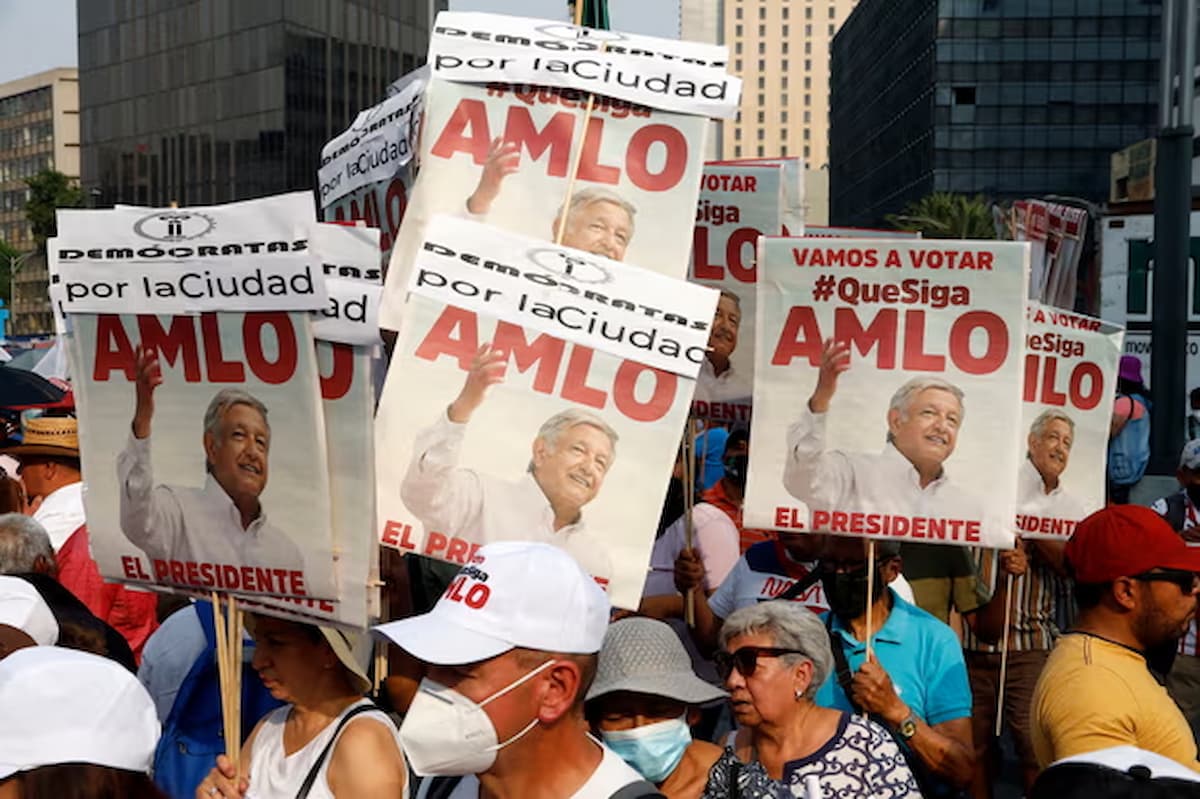 La popularidad del presidente mexicano se dispara mientras el país sigue sumido en la confusión