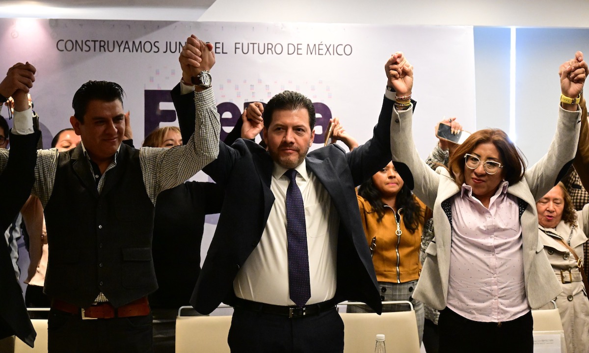 Desbandada en el PRD capitalino: renuncia Víctor Hugo Lobo y con él se van 65 mil militantes