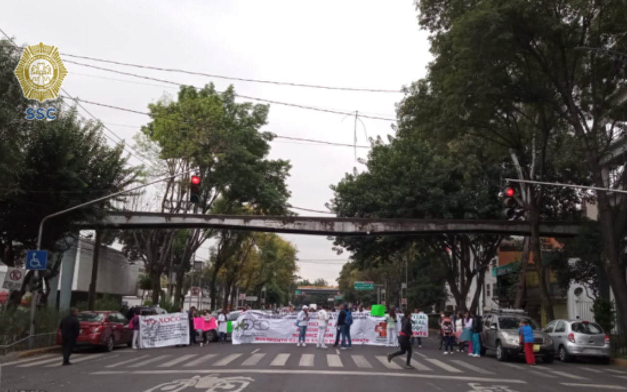 Bloqueo avenida México-Coyoacán: personal médico exige mejores condiciones laborales
