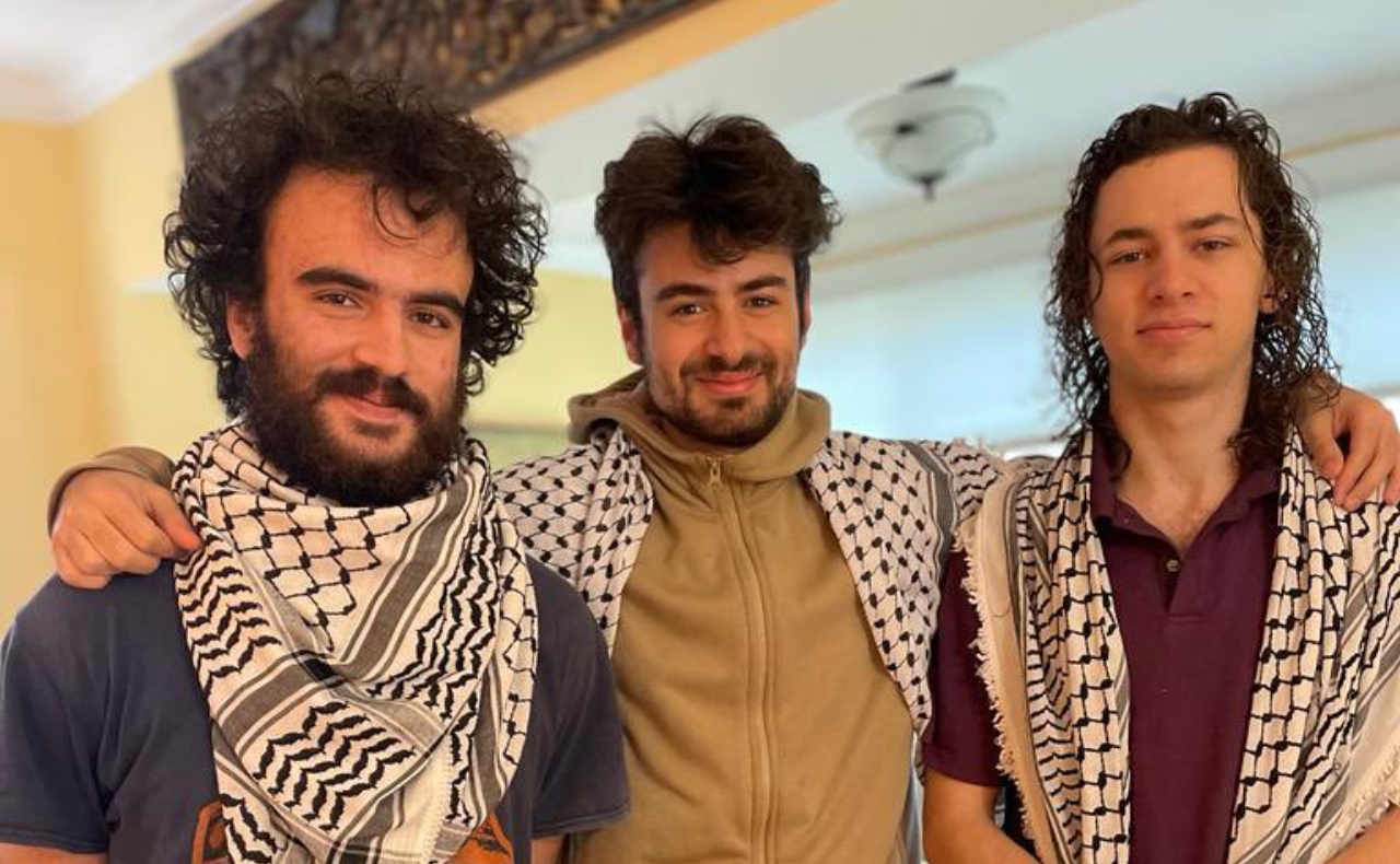 Hombre dispara contra estudiantes palestinos que portaban tradicional pañuelo en EU