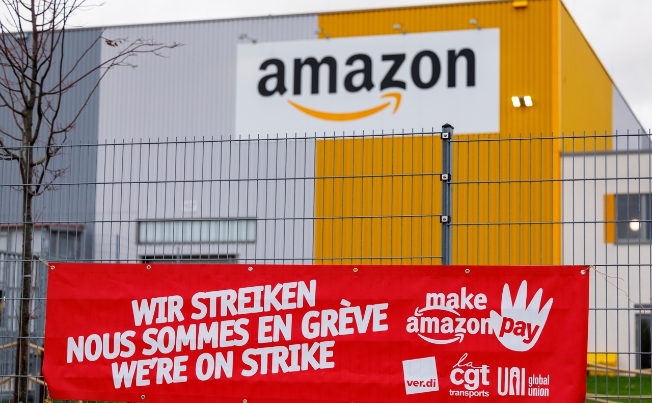 Trabajadores de Amazon en EU y Europa realizan una huelga en pleno Black Friday