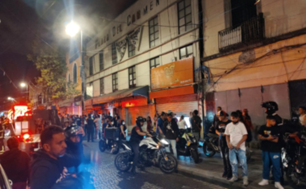 Incendio en el Centro, CDMX: se quema la Plaza Vanessa