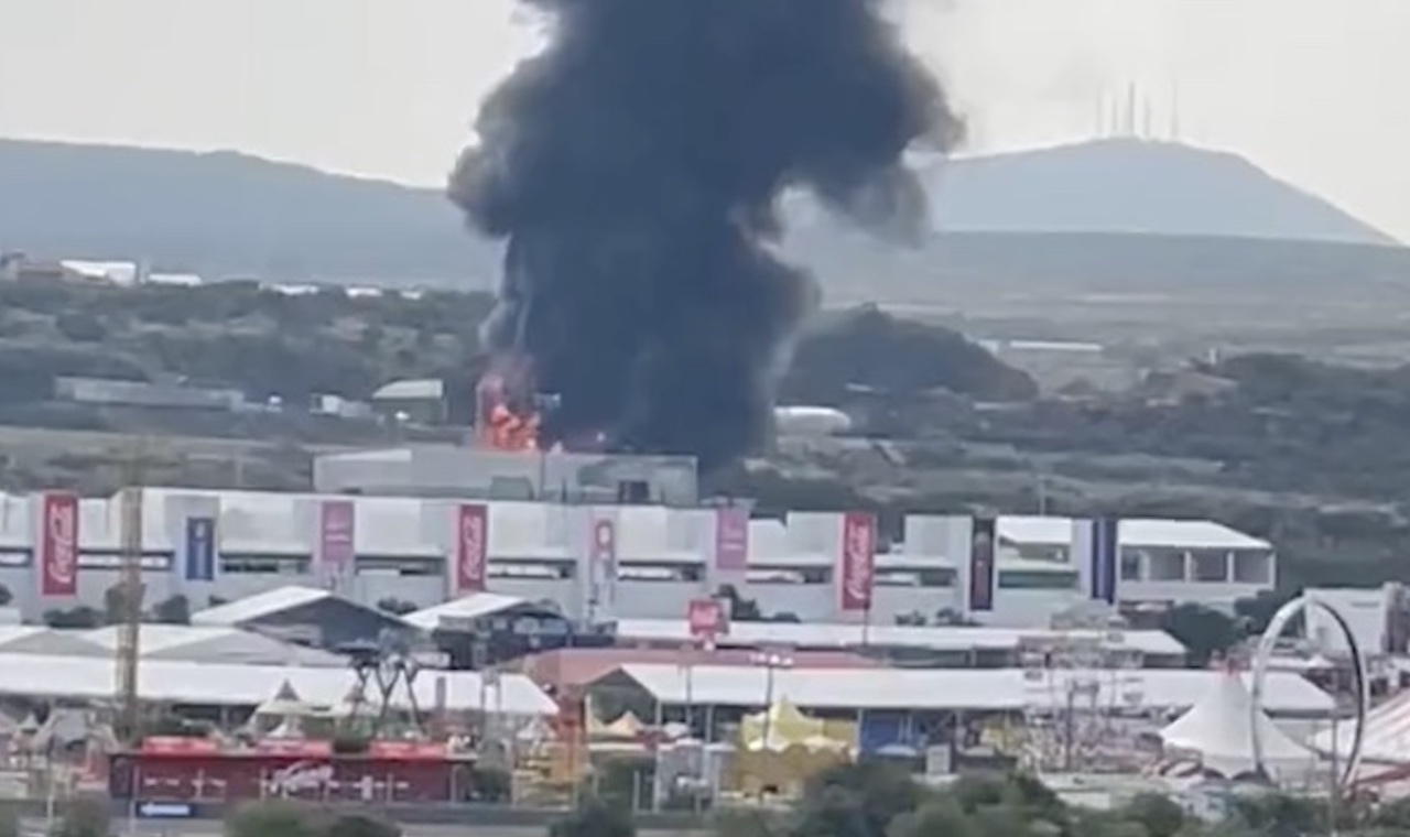Incendio en Querétaro: se quema bodega cerca del recinto ferial