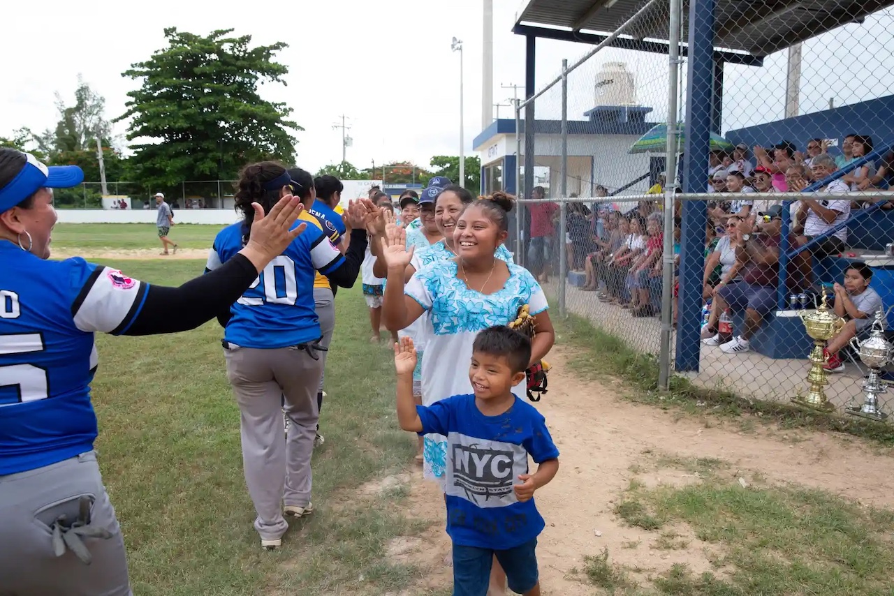 Yucatán: Mujeres mayas usan el sóftbol contra tabúes machistas - 