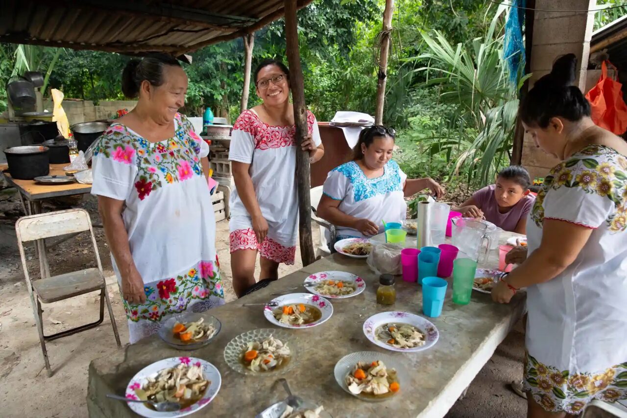 Yucatán: Mujeres mayas usan el sóftbol contra tabúes machistas - mujeres-mayas-machismo-1280x854