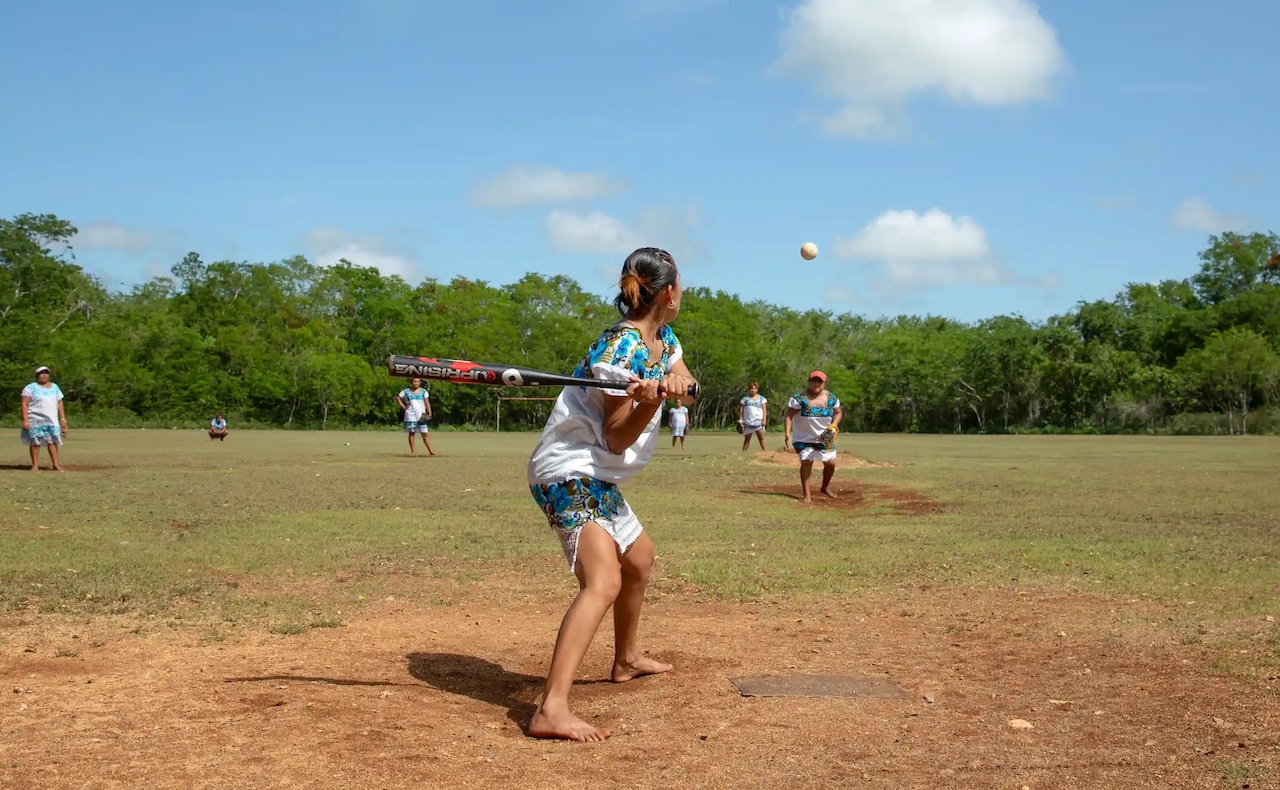 Yucatán: Mujeres mayas usan el sóftbol contra tabúes machistas