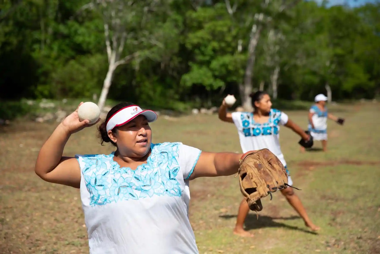 Yucatán: Mujeres mayas usan el sóftbol contra tabúes machistas - 