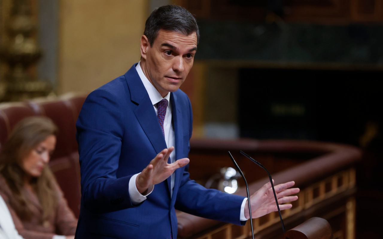 Pedro Sánchez es reelegido como presidente de España entre controversias